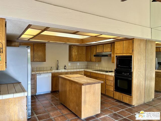 2657 N Whitewater Club Drive, Palm Springs, CA 92262