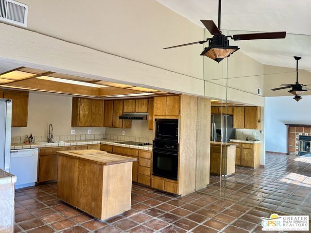 2657 N Whitewater Club Drive, Palm Springs, CA 92262