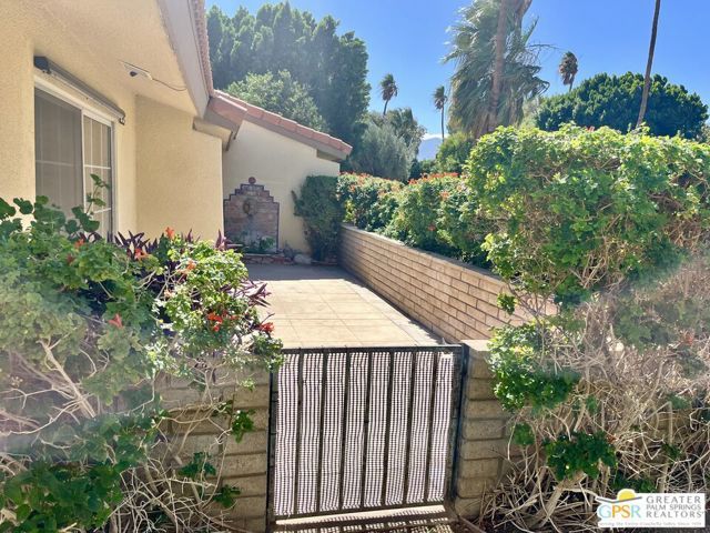 2657 N Whitewater Club Drive, Palm Springs, CA 92262