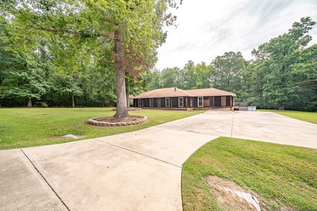 555 Shenandoah Drive, Cataula, GA 31804