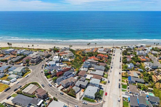 82 Crystal Dr, San Diego, CA 92109