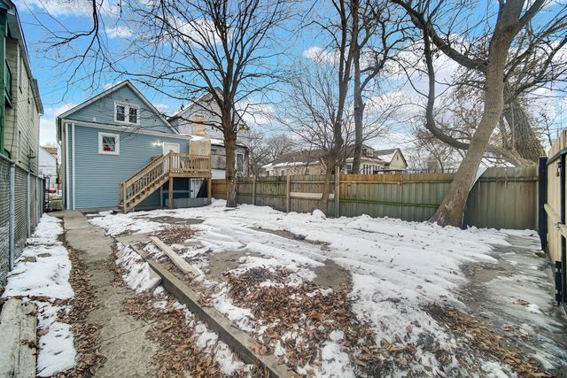 8008 S Muskegon Avenue, Chicago, IL 60617