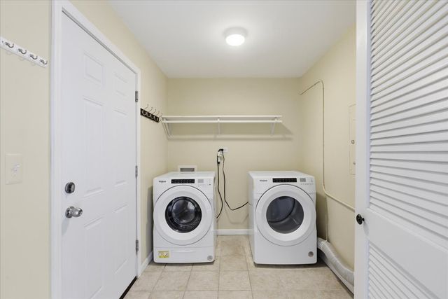 1590 Bayside Court, Hoffman Estates, IL 60192