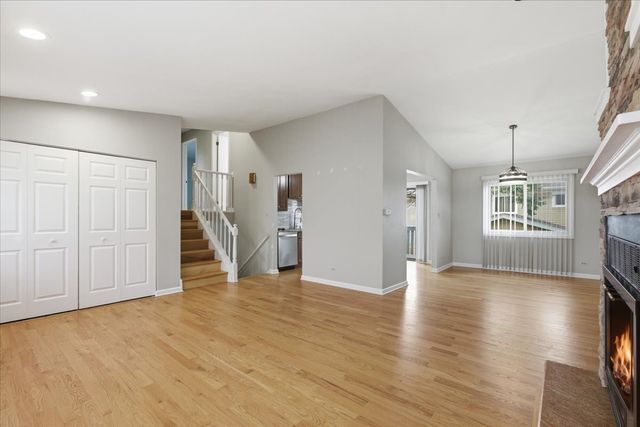 1590 Bayside Court, Hoffman Estates, IL 60192