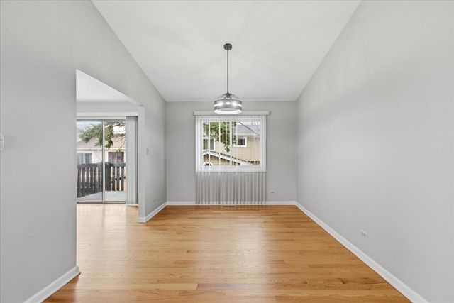 1590 Bayside Court, Hoffman Estates, IL 60192