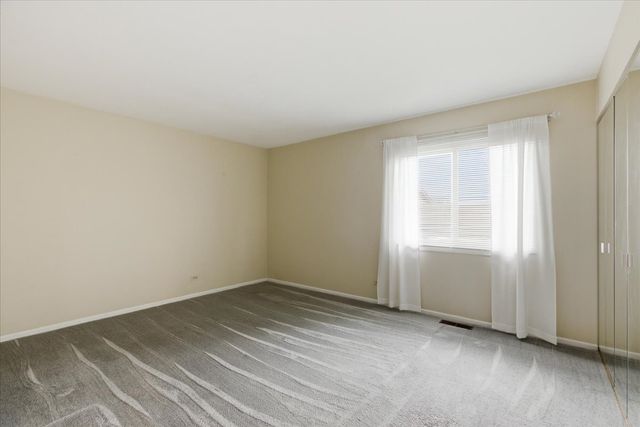 1590 Bayside Court, Hoffman Estates, IL 60192