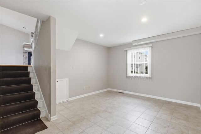 1590 Bayside Court, Hoffman Estates, IL 60192