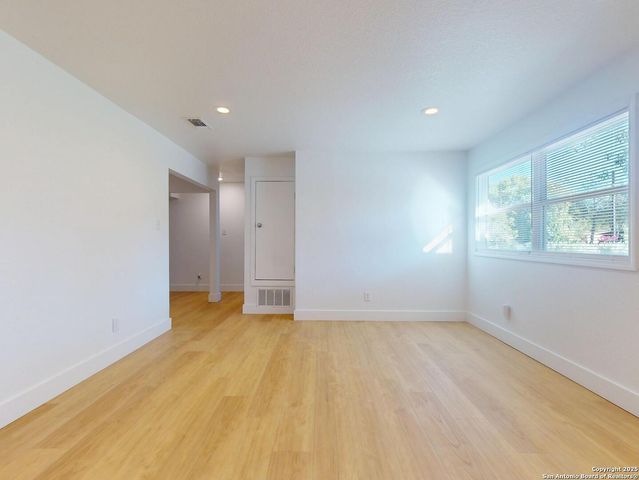 215 Artemis, San Antonio, TX 78218