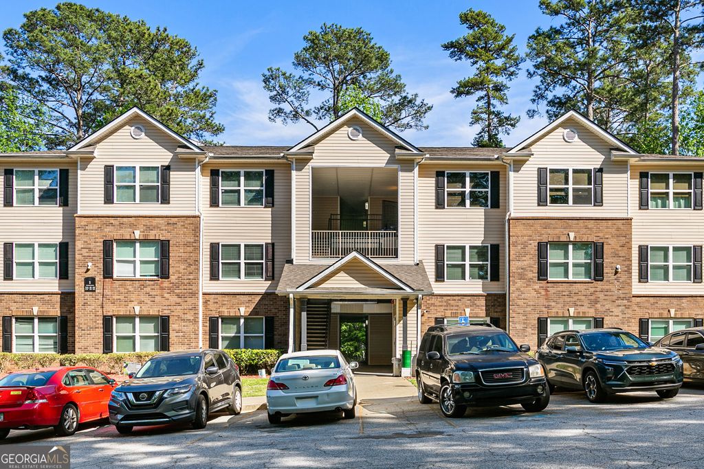 1202 Fairington Village Drive, Lithonia, GA 30038