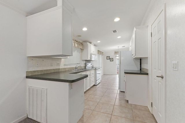 6910 SE Congress Street, Hobe Sound, FL 33455