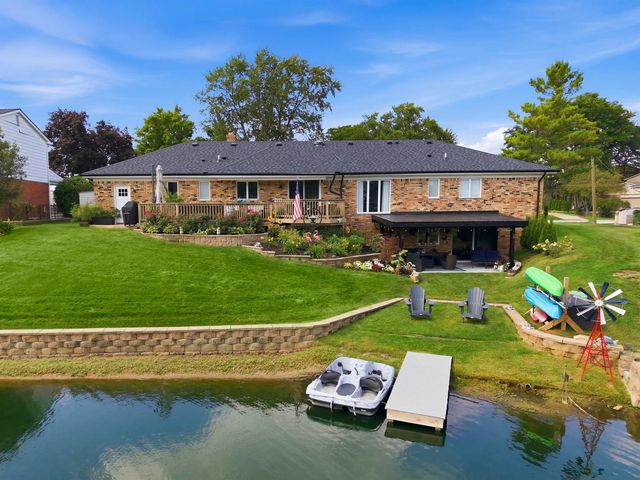 5726 Woodmire Drive, Shelby Twp, MI 48316