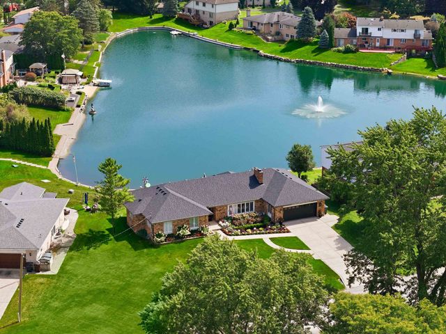 5726 Woodmire Drive, Shelby Twp, MI 48316