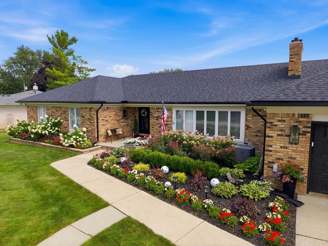 5726 Woodmire Drive, Shelby Twp, MI 48316