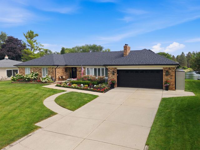 5726 Woodmire Drive, Shelby Twp, MI 48316