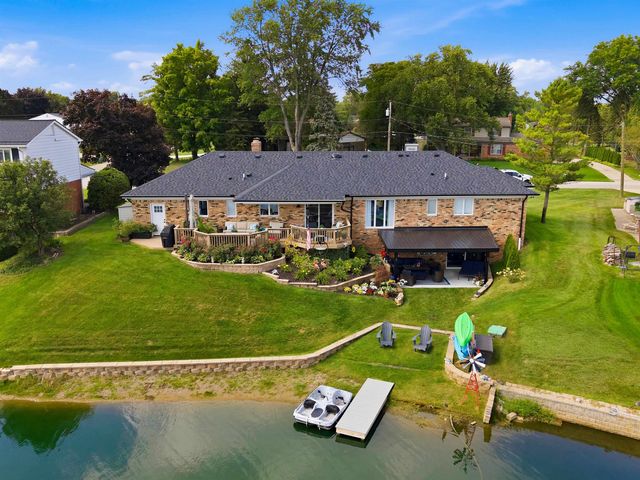 5726 Woodmire Drive, Shelby Twp, MI 48316