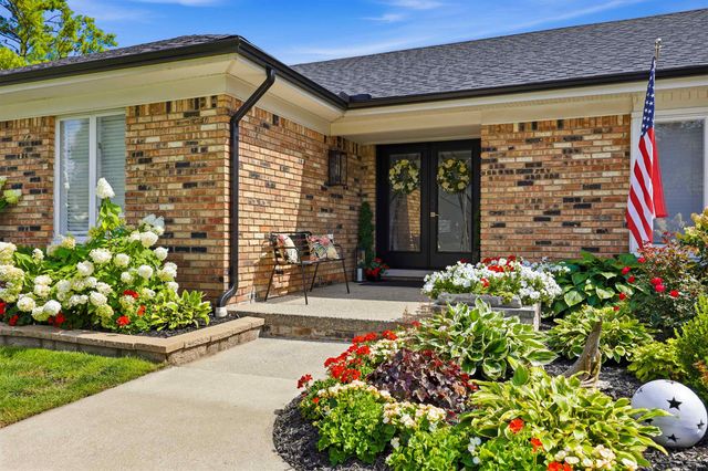 5726 Woodmire Drive, Shelby Twp, MI 48316
