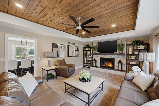 5726 Woodmire Drive, Shelby Twp, MI 48316