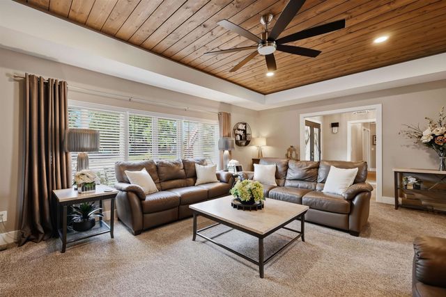 5726 Woodmire Drive, Shelby Twp, MI 48316