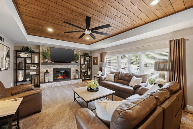 5726 Woodmire Drive, Shelby Twp, MI 48316
