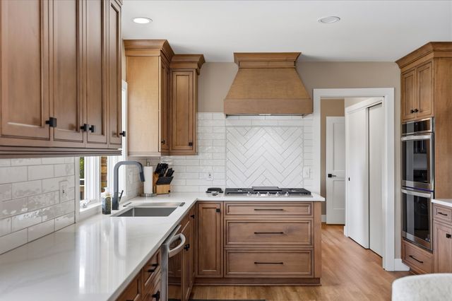 5726 Woodmire Drive, Shelby Twp, MI 48316