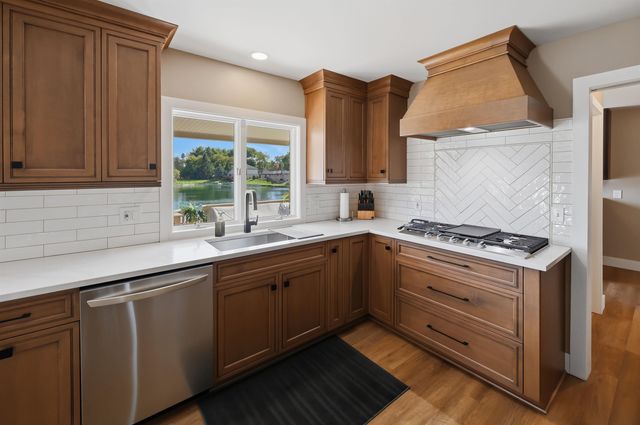 5726 Woodmire Drive, Shelby Twp, MI 48316
