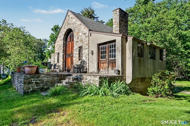 11 Hitchcock Road, Westport, CT 06880