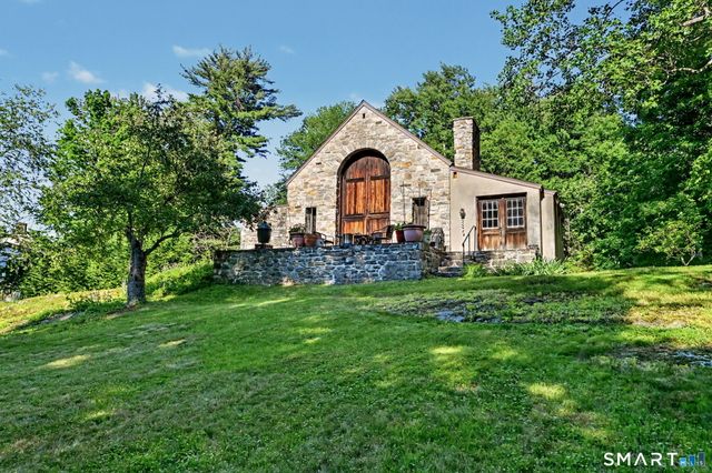11 Hitchcock Road, Westport, CT 06880