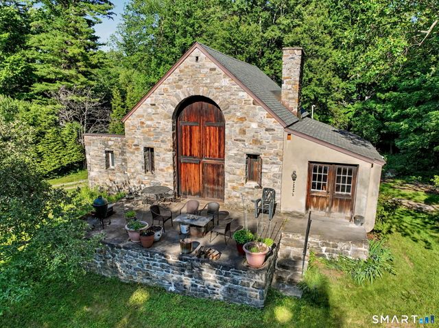 11 Hitchcock Road, Westport, CT 06880