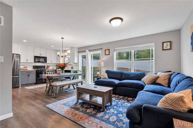 11128 Fort Samuel Drive, Bridgeton, MO 63044