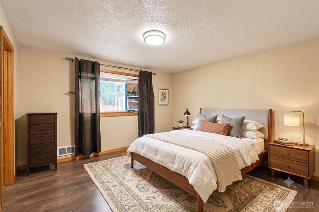 3546 Longhorn Drive NW, Bremerton, WA 98312