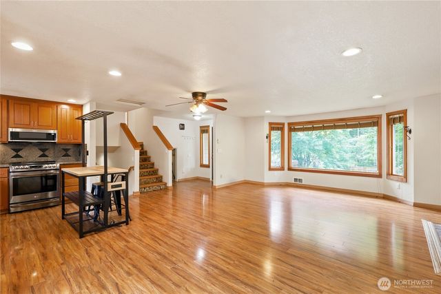 3546 Longhorn Drive NW, Bremerton, WA 98312