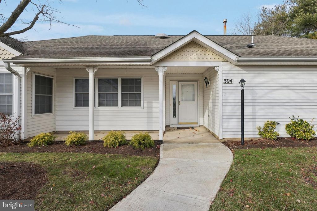 304 WAXWING DR, Monroe Township, NJ 08831
