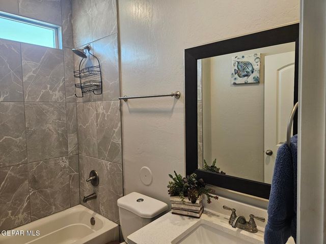 129 Esther Trail, Santa Teresa, NM 88008