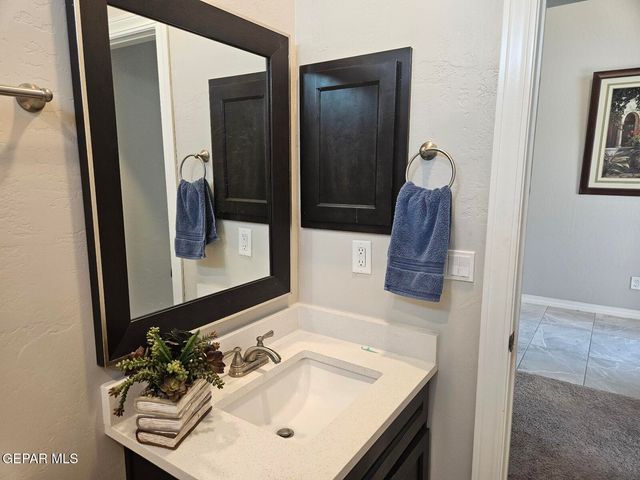 129 Esther Trail, Santa Teresa, NM 88008