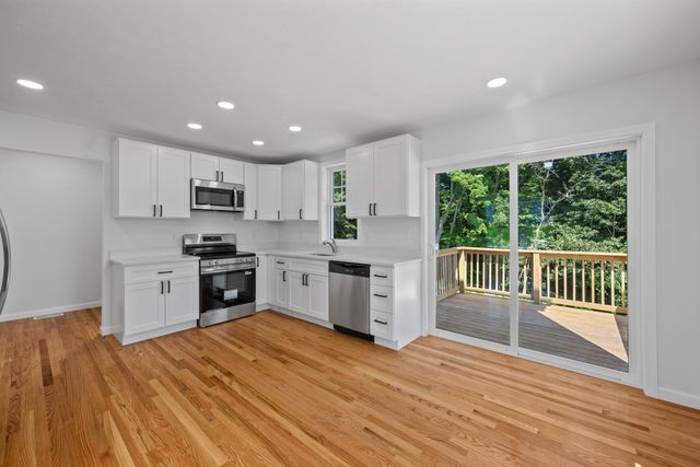93 Brown St A, Leicester, MA 01611