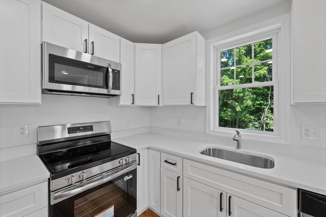93 Brown St A, Leicester, MA 01611