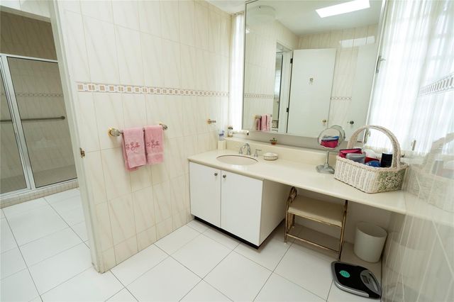 I-16 BUCARE BUCARE CAPARRA HILLS, Guaynabo, PR 00969