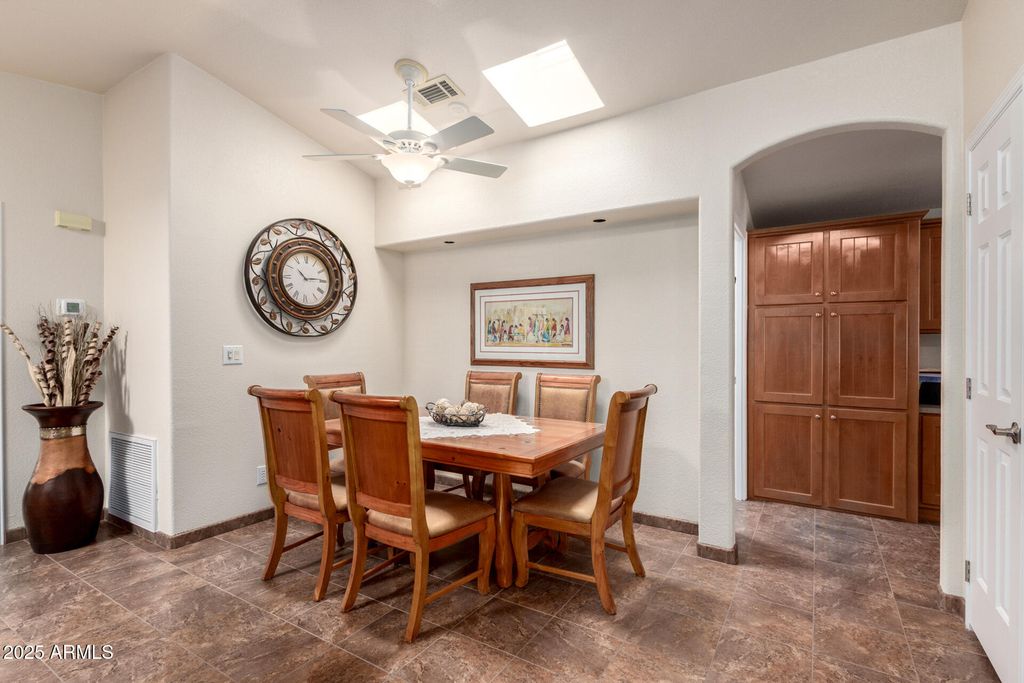 Image 19 of property listing at 3301 S Goldfield Road 2076, Apache Junction, AZ 85119