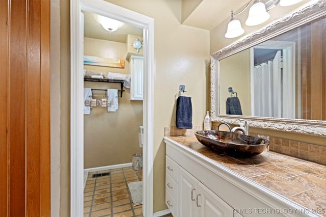 1400 W Quinton Street, Broken Arrow, OK 74011