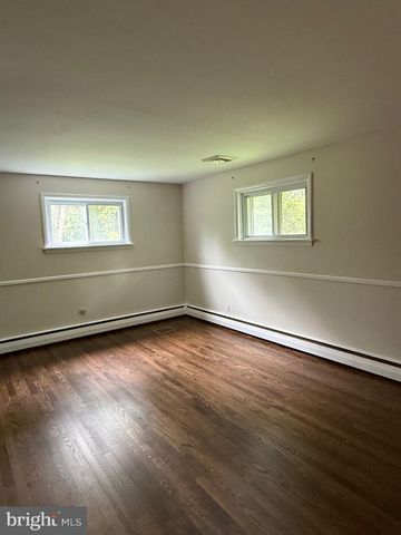 19 DOE RUN DR, Warrington, PA 18976