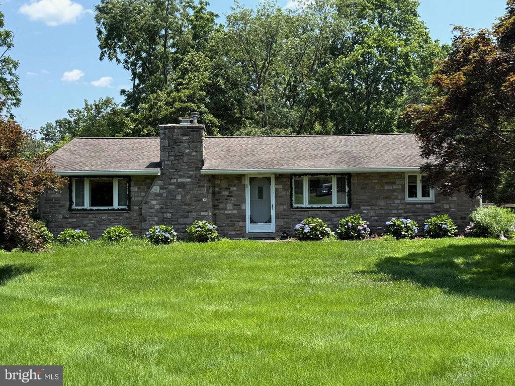 19 DOE RUN DR, Warrington, PA 18976