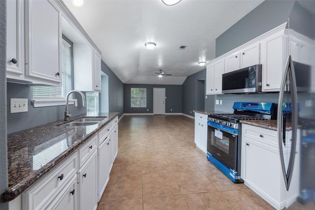 718 Saint Edwards Green Drive, Houston, TX 77015