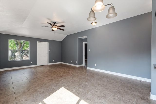 718 Saint Edwards Green Drive, Houston, TX 77015