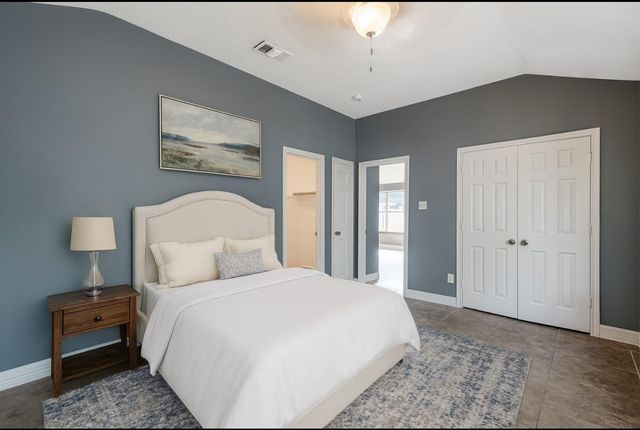 718 Saint Edwards Green Drive, Houston, TX 77015