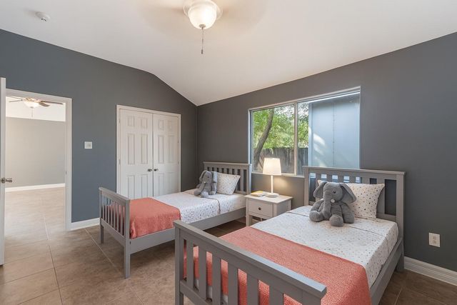 718 Saint Edwards Green Drive, Houston, TX 77015