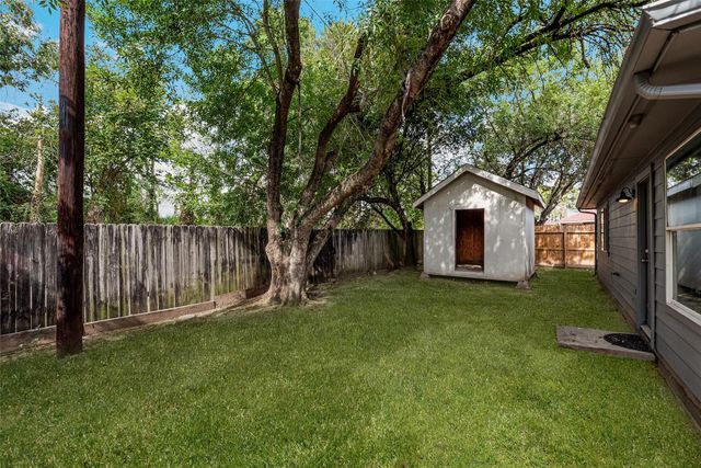 718 Saint Edwards Green Drive, Houston, TX 77015