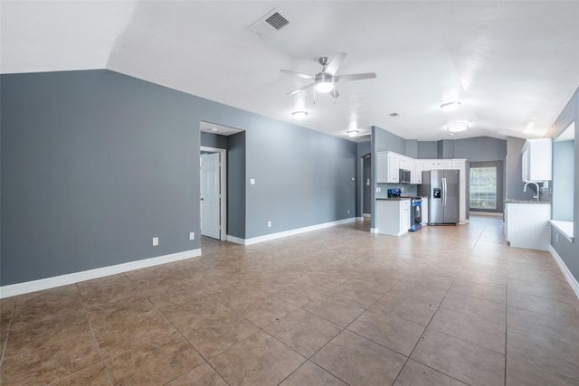 718 Saint Edwards Green Drive, Houston, TX 77015