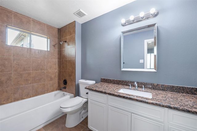 718 Saint Edwards Green Drive, Houston, TX 77015