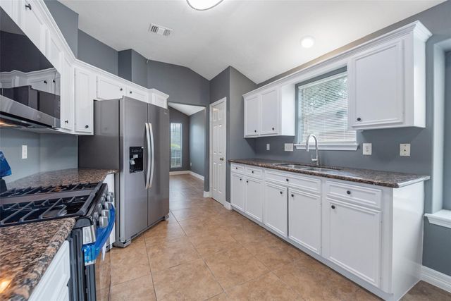 718 Saint Edwards Green Drive, Houston, TX 77015