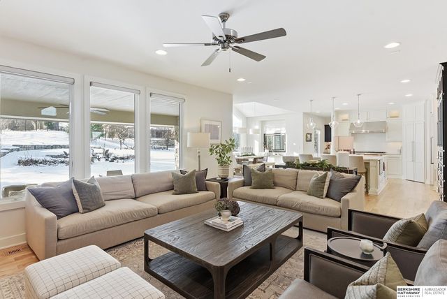 21815 Marinda Street, Elkhorn, NE 68022